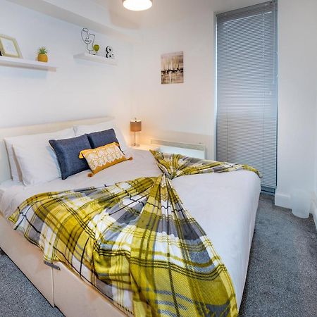 Modern & Spacious 2-Bed Flat With Secure Parking Reading Extérieur photo