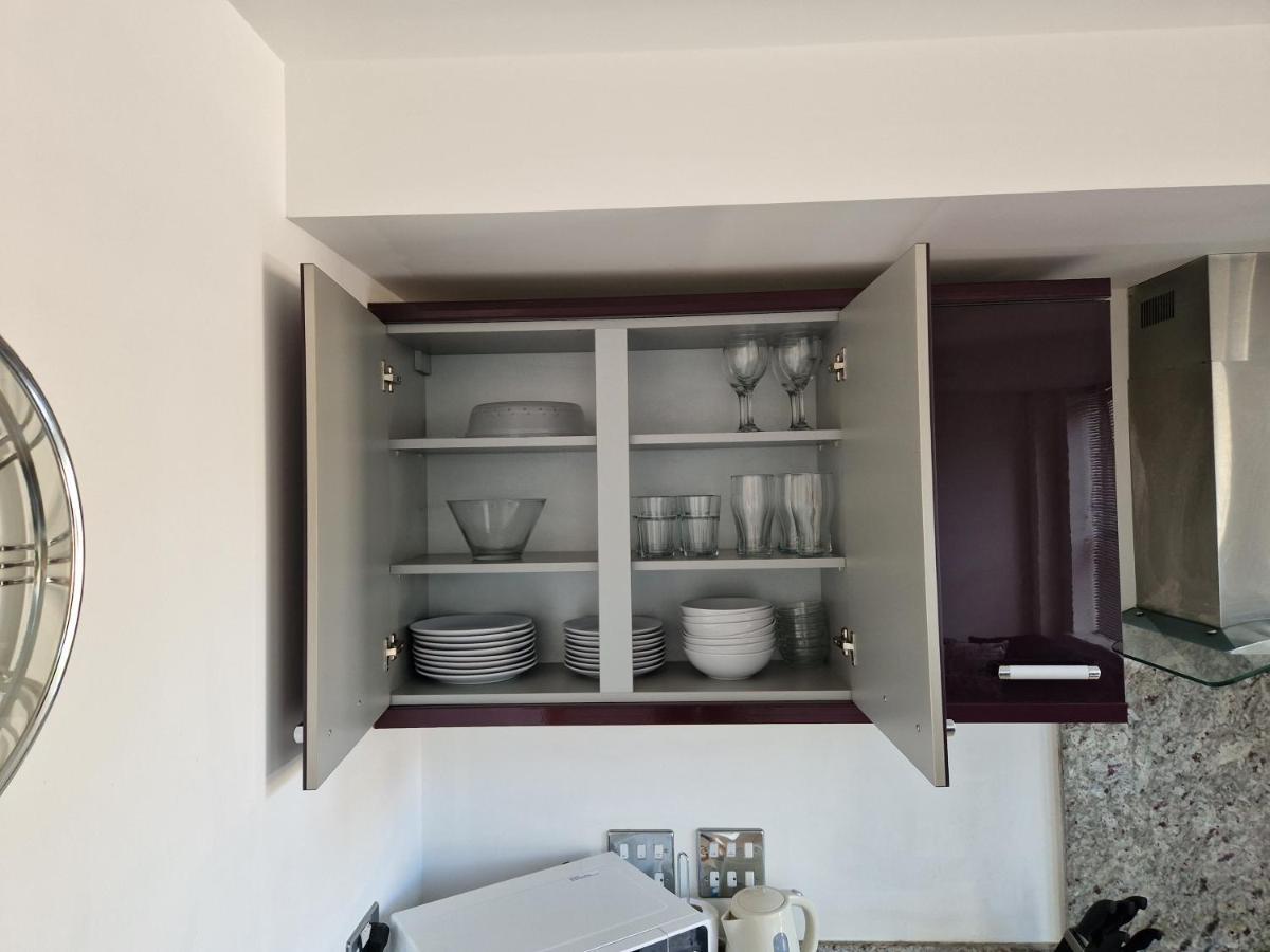 Modern & Spacious 2-Bed Flat With Secure Parking Reading Extérieur photo