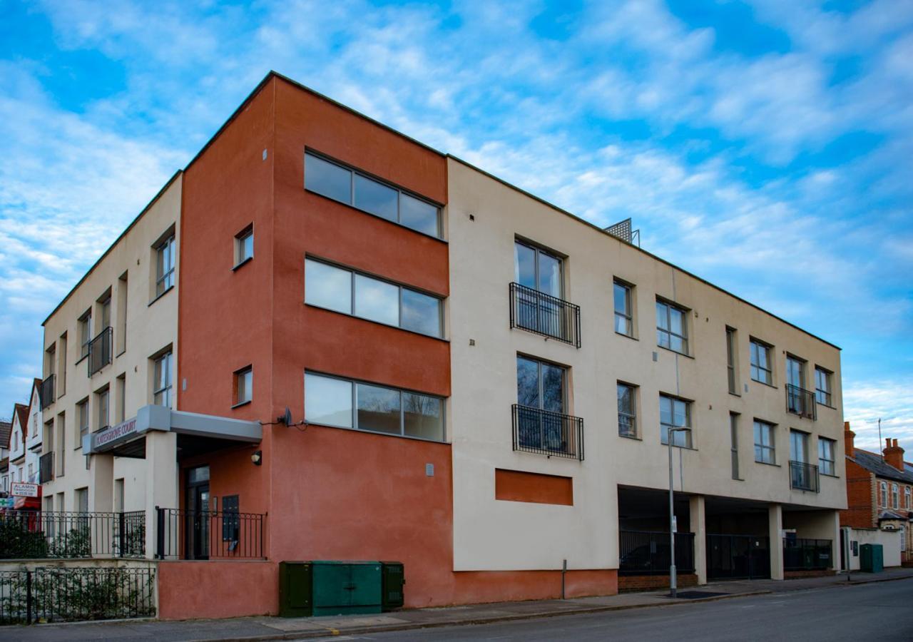 Modern & Spacious 2-Bed Flat With Secure Parking Reading Extérieur photo