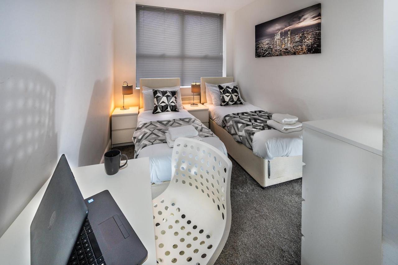 Modern & Spacious 2-Bed Flat With Secure Parking Reading Extérieur photo