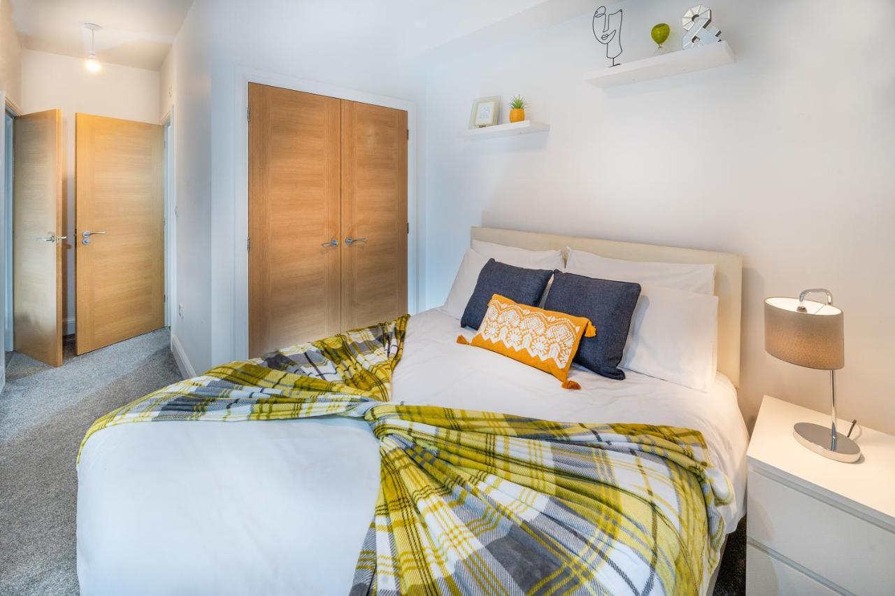 Modern & Spacious 2-Bed Flat With Secure Parking Reading Extérieur photo