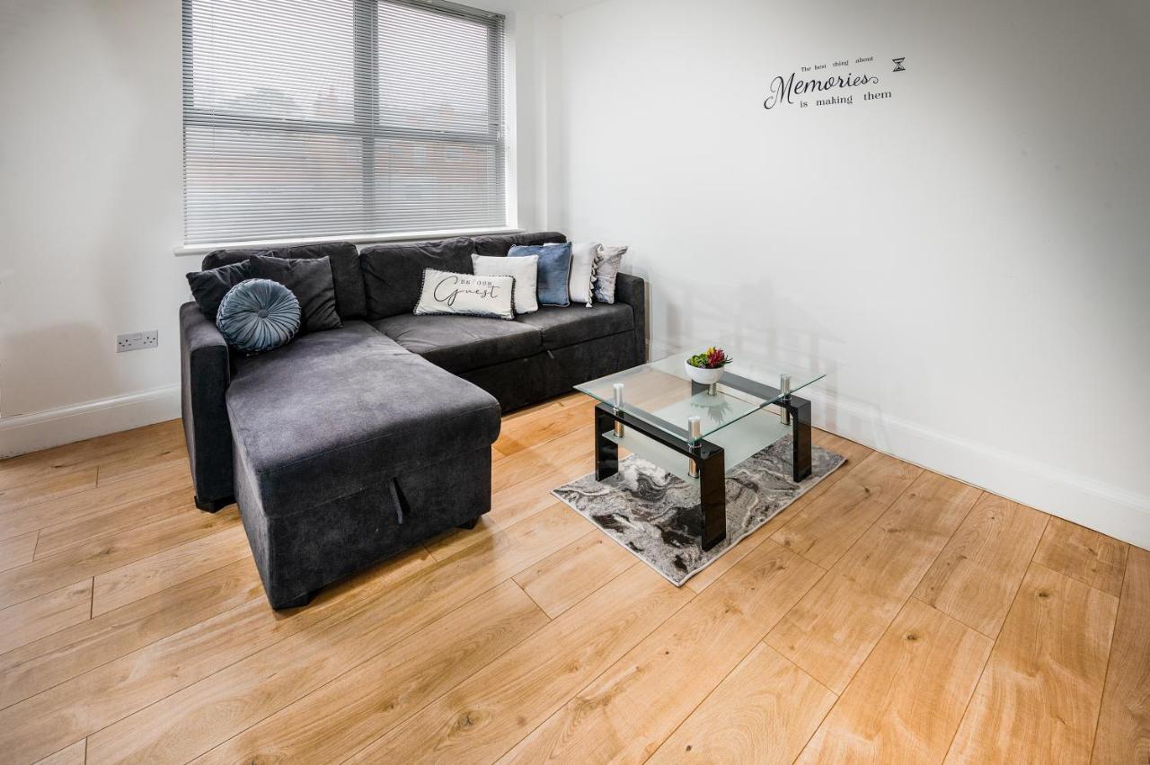 Modern & Spacious 2-Bed Flat With Secure Parking Reading Extérieur photo
