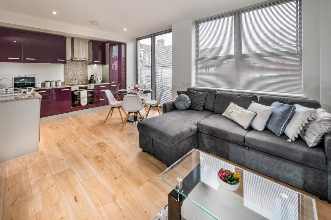 Modern & Spacious 2-Bed Flat With Secure Parking Reading Extérieur photo