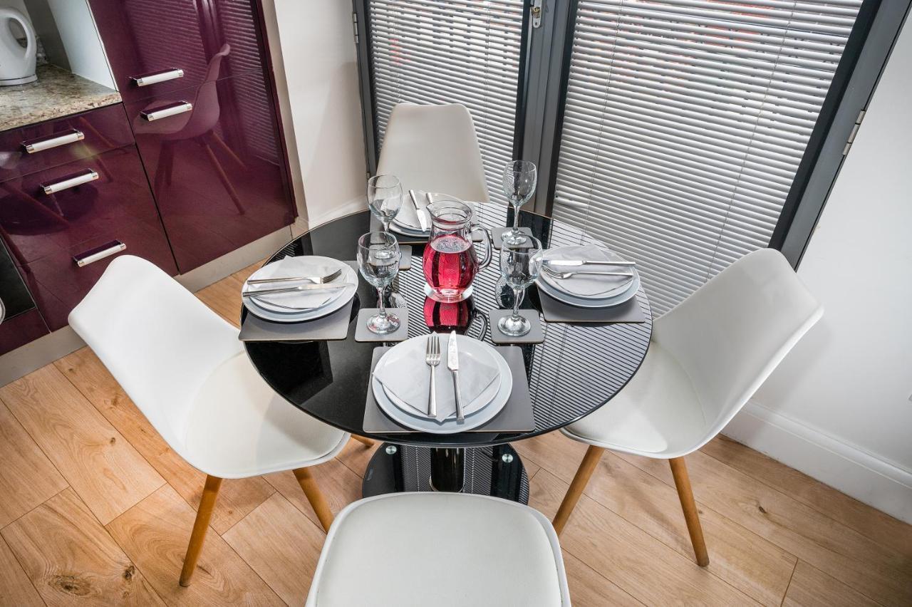 Modern & Spacious 2-Bed Flat With Secure Parking Reading Extérieur photo